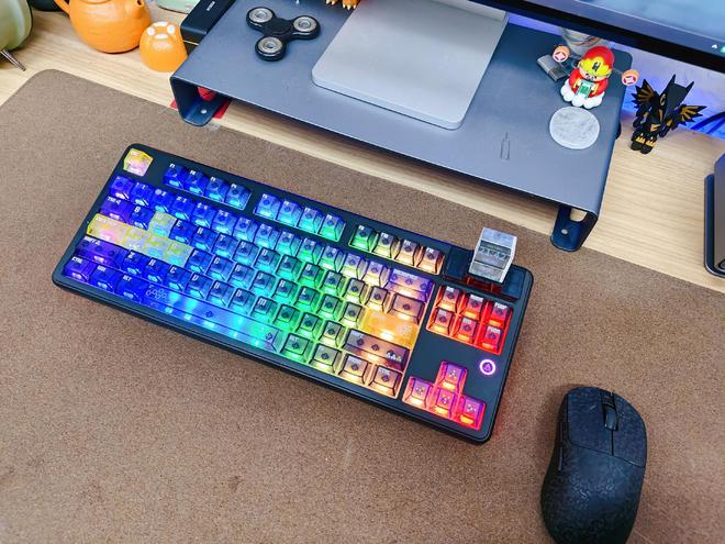K87棱镜版机械键盘打造桌搭的情绪价值澳门新葡京入口棱镜+自定义屏！黑爵M(图5)